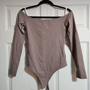 aritzia babaton contour off shoulder longsleeve bodysuit